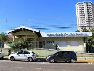 Fachada da Maternidade Cândido Mariano, uma das referências de atendimento neonatal e obstetrício da capital. (Foto: Fernando Antunes)