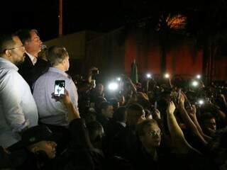 PM estima que 300 pessoas foram receber Bolsonaro (Fotos: Alcides Neto)