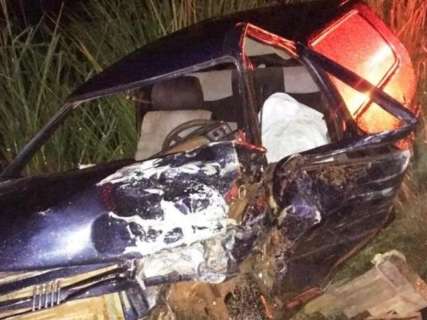 Motorista morre em acidente entre carro de passeio e carreta na MS-276 