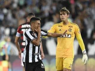 Erik abriu o placar para o Botafogo (Foto: André Durão/GloboEsporte.com)