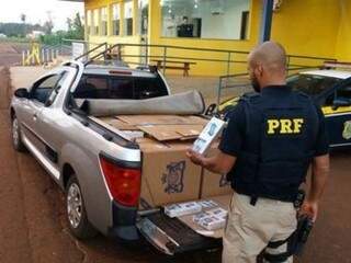 PRF prende homem flagrado com mais de 9 mil ma&ccedil;os de cigarros do Paraguai