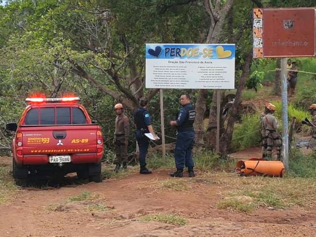 Homem de 60 anos atira na ex e depois se joga de cachoeira 