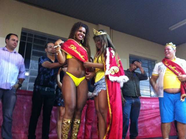 Candidata &uacute;nica, estudante de Engenharia vira Rainha do Carnaval de Campo Grande