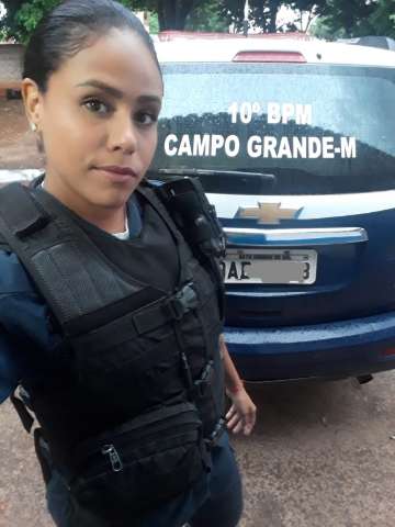 PMs homenageiam condutoras na Avenida Bandeirantes no Dia da Mulher