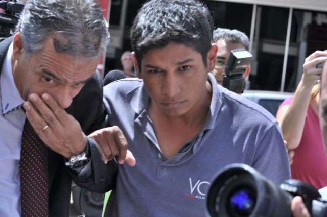 Eletricista diz a juiz que matou professor ao lhe &quot;pregar um susto&quot;