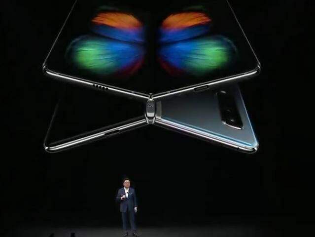 Samsung apresenta o Galaxy Fold, celular dobrável e com 6 câmeras