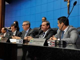 Deputados Zé Teixeira (DEM), Paulo Corrêa (PSDB), Eduardo Rocha (MDB) e Herculano Borges (SD), na mesa diretora (Foto: Luciana Nassar/ALMS)