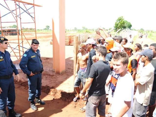 Lix&atilde;o tem nova confus&atilde;o e catador diz ter sido ferido por guarda