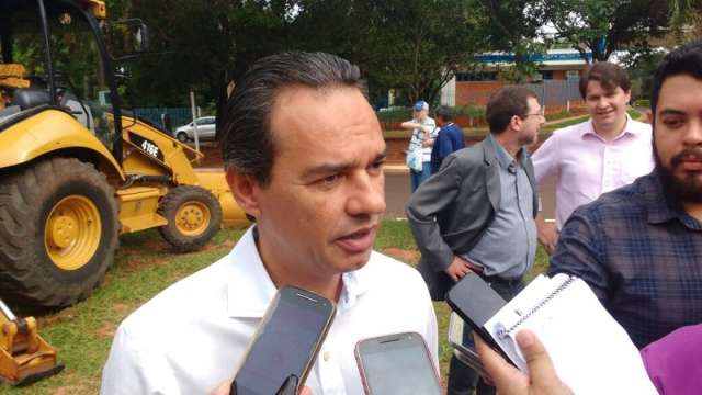 Concursados ter&atilde;o aumento salarial e prefeito diz que medida trar&aacute; economia