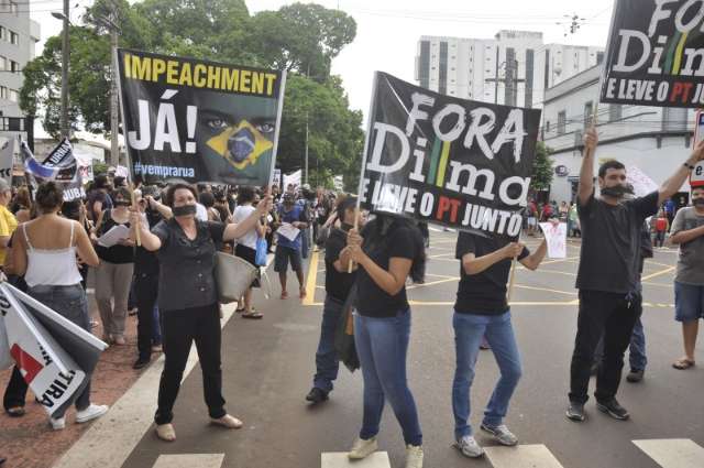 Movimento re&uacute;ne 8,1 mil no Facebook, mas s&oacute; 200 marcham nas ruas