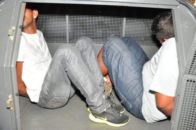 Vai a j&uacute;ri em janeiro dupla que matou rapaz em ponto de &ocirc;nibus