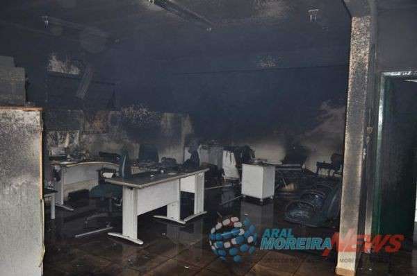 Reforma de ag&ecirc;ncia do Detran incendiada vai levar dois meses 