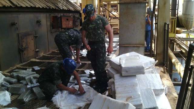 Pol&iacute;cia Federal incinera 15 toneladas de drogas em ind&uacute;stria