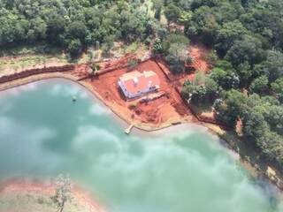 Imagem aérea do açude formado na fazenda, em Jardim. (Foto: Ângelo Rebelo/Arquivo).