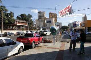 Diante da queda nas vendas, comerciantes exigem parkímetro na Maracaju (Foto: Cléber Gellio)