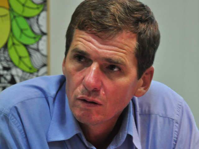  Ari Artuzi ser&aacute; julgado por acusa&ccedil;&atilde;o de racismo em abril de 2012