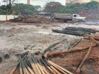 Madeireira estima preju&iacute;zo de R$ 30 mil e suspeita que inc&ecirc;ndio foi criminoso