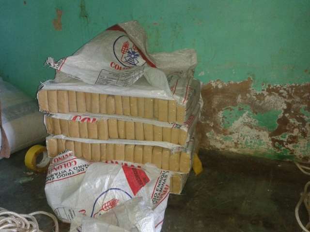 Pol&iacute;cia encontra maconha em casa onde fam&iacute;lia foi executada no Paraguai