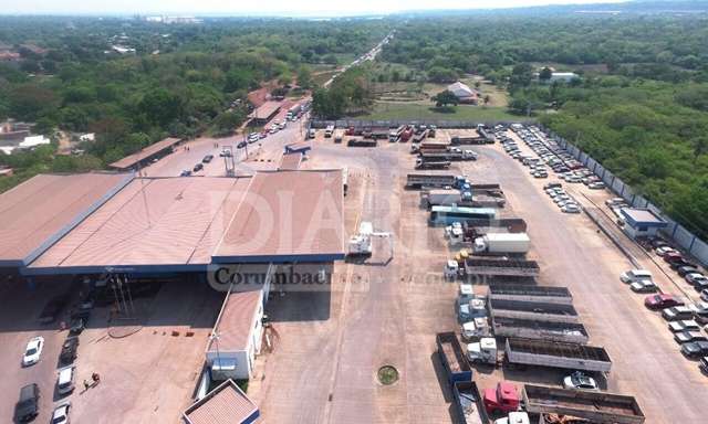 Protesto de auditores fiscais forma fila de caminh&otilde;es em fronteira de MS