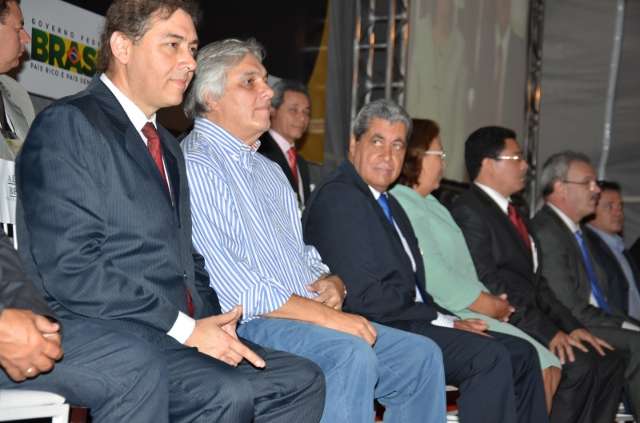 Mesmo diante de ministros, Bernal e Andr&eacute; trocam farpas sobre a Capital