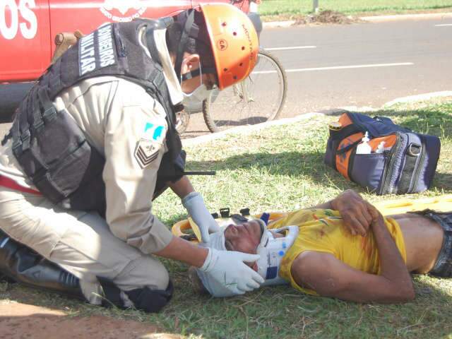  Ciclista fica ferido em acidente na avenida Ernesto Geisel