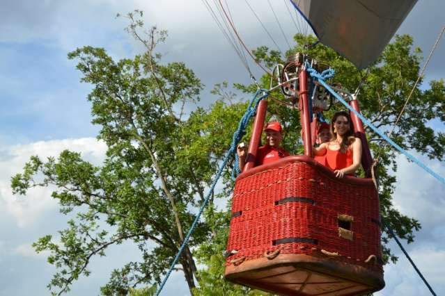 &ldquo;Leila&rdquo;, a malvada de Amor &agrave; Vida, toma terer&eacute; e voa de bal&atilde;o em Campo Grande