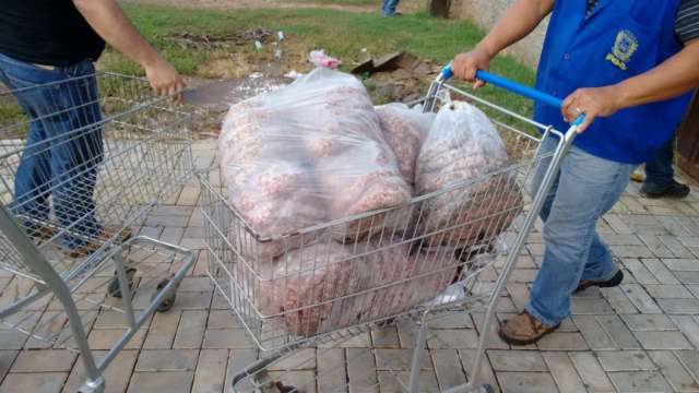 Tr&ecirc;s toneladas de alimentos impr&oacute;prios s&atilde;o apreendidos em quatro dias