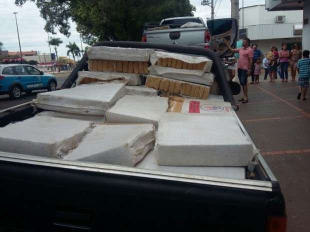 Pol&iacute;cia apreende mais de 1 tonelada de maconha depois de persegui&ccedil;&atilde;o