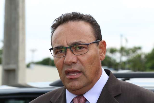 Depois de 3 horas no Gaeco, vereador Carl&atilde;o sai sem o &quot;WhatsApp&quot;
