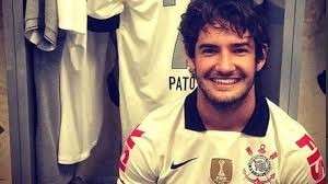 Chelsea acerta empr&eacute;stimo e Pato ficar&aacute; ao menos seis meses na Inglaterra