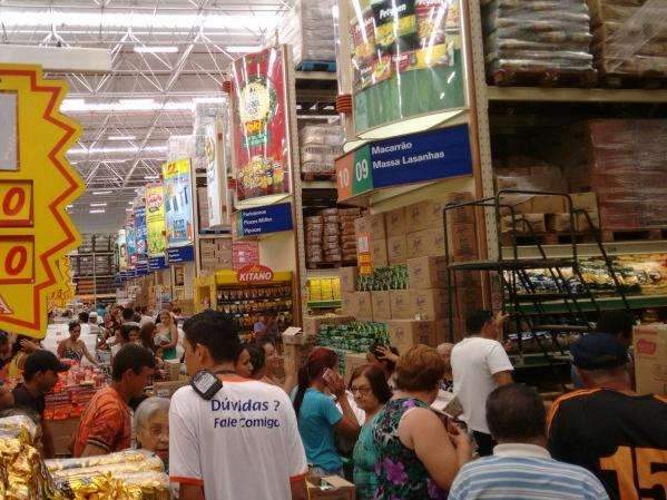 Vendas no varejo continuam em queda com retra&ccedil;&atilde;o de 7% em janeiro