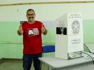 Candidato ao governo, Humberto Amaducci (PT), votou em Mundo Novo (Foto: Assessoria/Divulgação)