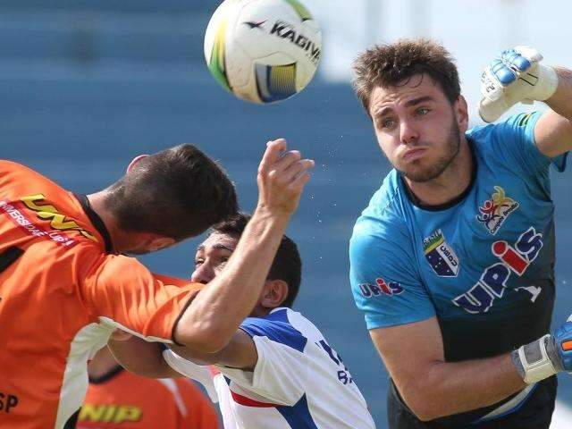 Com 300 atletas de 11 estados, liga de futebol universit&aacute;rio come&ccedil;a hoje