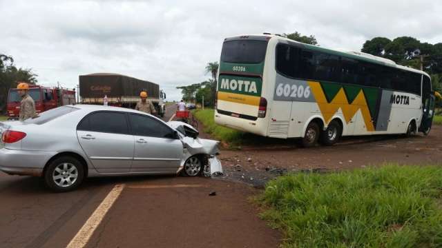 Colis&atilde;o entre Corola e &ocirc;nibus deixa um morto e dois feridos na MS-376