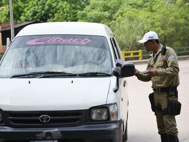 Agetrat faz a&ccedil;&atilde;o para pedir a bolivianos respeito &agrave;s leis de tr&acirc;nsito do Brasil