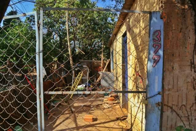 Adolescente confessa que matou por ci&uacute;me, mas namorada foge com outro