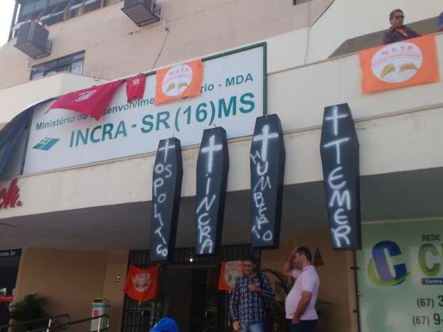 Manifestantes ocupam sede do Incra e exigem troca de superintendente 