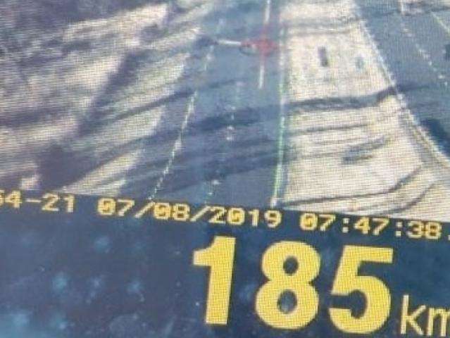 &quot;Apressadinho&quot; &eacute; flagrado com camionete a 185 km/h na BR-163
