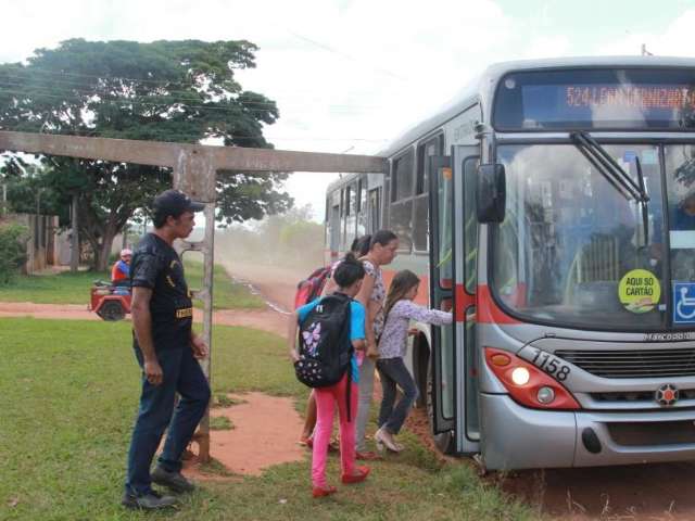 Ap&oacute;s reportagem, manuten&ccedil;&atilde;o ser&aacute; feita em pontos de &ocirc;nibus sem cobertura