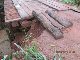 Com buracos nas pontes, transporte escolar dicou prejudicado. (Foto: Divulgação)