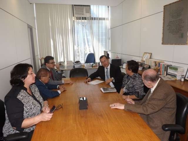 De olho nos catadores de lixo, Olarte tenta trazer Centro de Economia Solid&aacute;ria