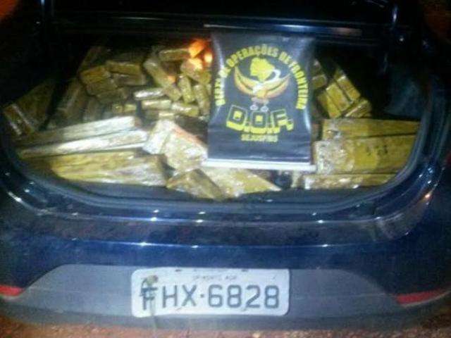 DOF apreende 259 kg de maconha que era transportada em carro roubado