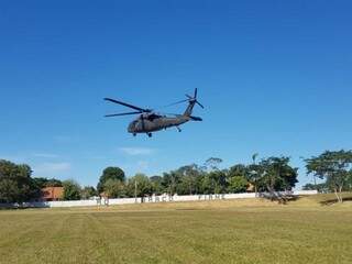 Helicóptero é usado no resgate do corpo de pedreiro que se afogou no Rio Negro Helicóptero é usado no resgate do corpo de pedreiro que se afogou no Rio Negro