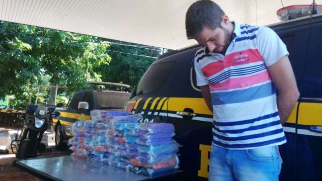 Homem &eacute; preso levando 67 quilos de pasta-base de coca&iacute;na em taque de F250