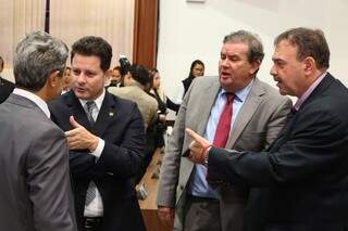 Deputados do PMDB, Renato Câmara, Paulo Siufi e Eduardo Rocha, durante sessão (Foto: Victor Chileno/ALMS)