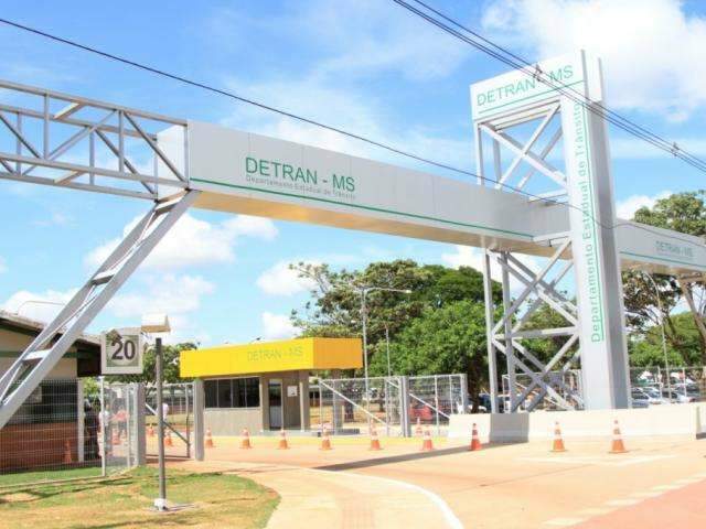 Preso com CNH falsa, homem diz ter pago R$ 1 mil a servidor do Detran