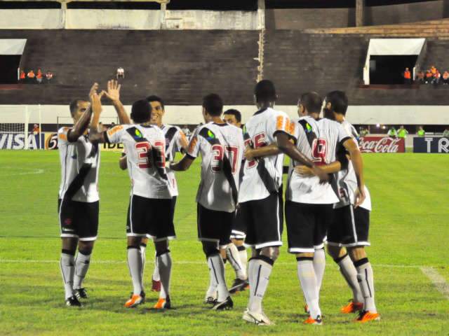  Vasco marca 5&ordm; gol e Comercial desconta com Anderson no est&aacute;dio Moren&atilde;o
