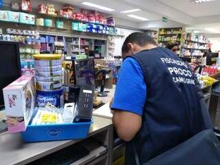 Procon Campo Grande realiza fiscalização de rotina em farmácias da Capital. (Foto: Divulgação/Procon Campo Grande)