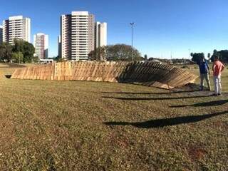 Obstáculos começam a ser montados no Parque do Sóter para a prova de mountain bike (Foto: PMCG/Divulgação)