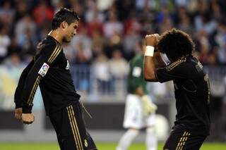 Cristiano Ronaldo e Marcelo na comemoração do primeiro gol no sábado. (Foto: Reuters)